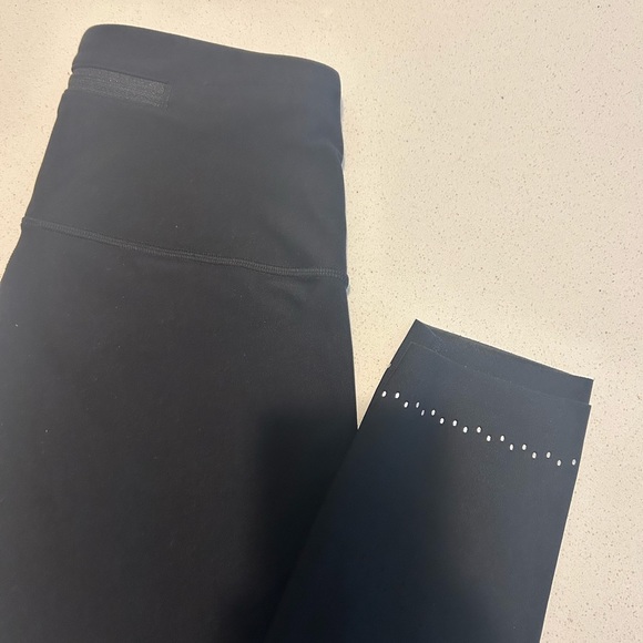 Lululemon Zoned In Tight Leggings Size 8 - Picture 3 of 6